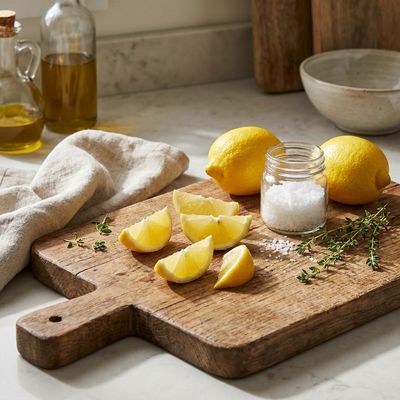 Lemon Wedges: Uses, Substitutes, and How to Store It